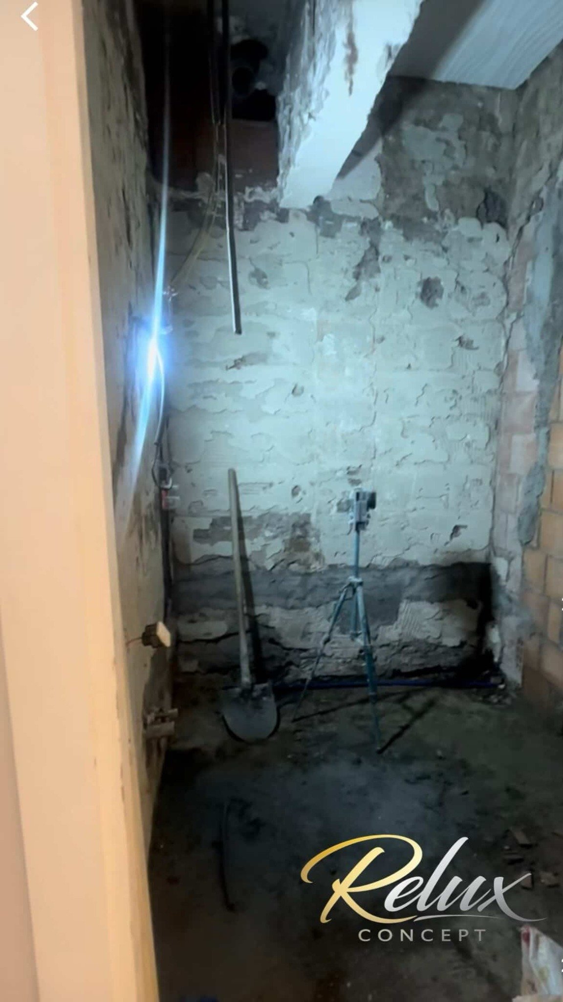 Kupatilo pre radova u fazi pripreme za renoviranje